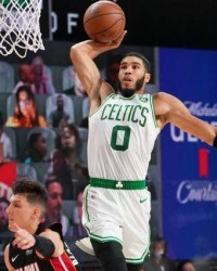  塔图姆末节爆发绿军加时险胜雄鹿