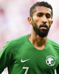  主帅战术调整见效，弱旅逼平领头羊