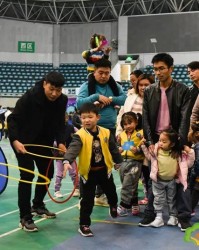  篮球公益行动开展，山区孩子收获梦想球鞋