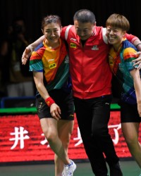  梅总双打配合默契十足，法网混双强势捧杯