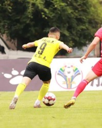  门将神勇扑救保清白，零封对手成就经典战役