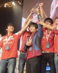  老牌强队强势回归，电竞豪门重夺桂冠