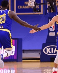  勇士库里三分如雨浇灭火箭反击