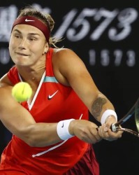  发球测速仪刷新纪录，萨弗林卡轰出二百一十公里极速  