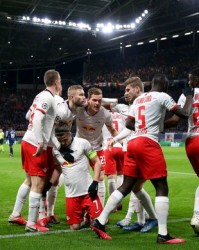  黑马逆袭淘汰卫冕冠军，爆冷震撼足坛