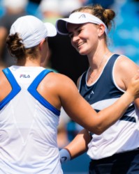  克雷吉茨科娃双误送赛点，奇迹般实现翻盘