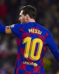  肯宁澳网捧杯开启新赛季征程