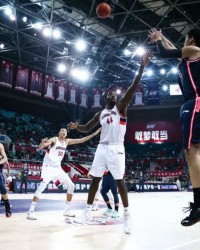  末节三分雨倾盆而下，主队惊险捍卫主场