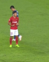  边路快马突破，单骑闯关上演帽子戏法