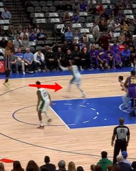  足坛名宿观战，现场指导激励士气