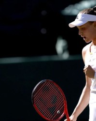  莱巴金娜温网夺冠书写新传奇