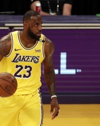  杜兰特关键球定乾坤，太阳险胜雄鹿队