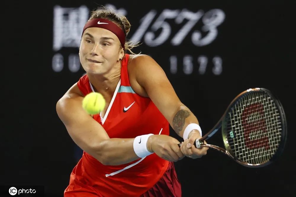  发球测速仪刷新纪录，萨弗林卡轰出二百一十公里极速  