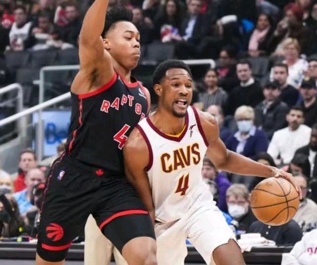  猛龙西亚卡姆统治内线大胜骑士