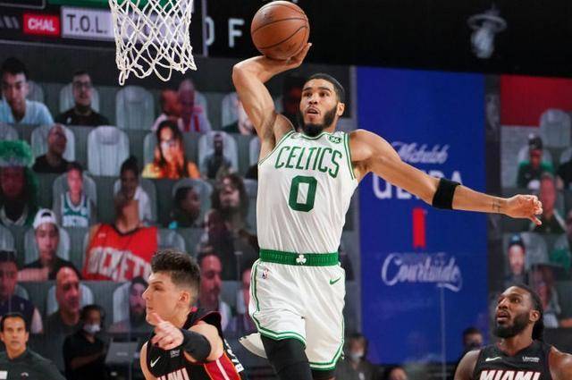  塔图姆末节爆发绿军加时险胜雄鹿