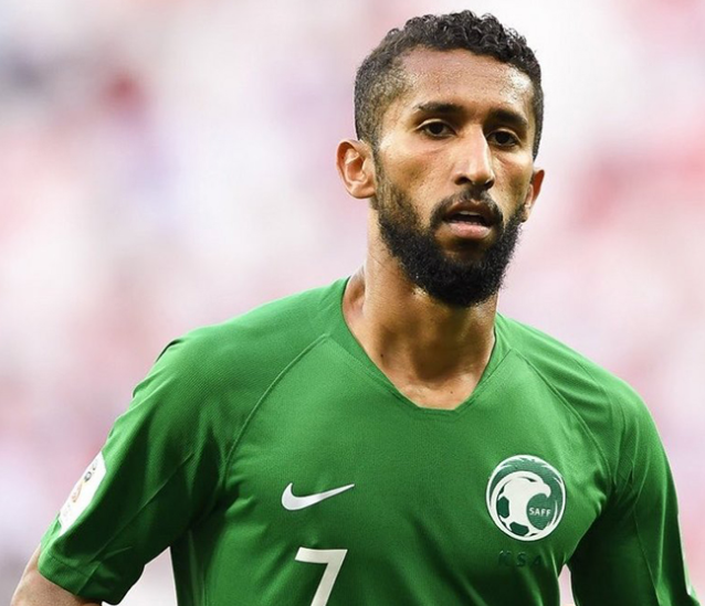  主帅战术调整见效，弱旅逼平领头羊