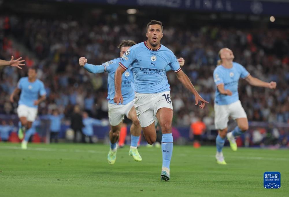  穆雷草地王者归来，温网捧杯泪洒赛场