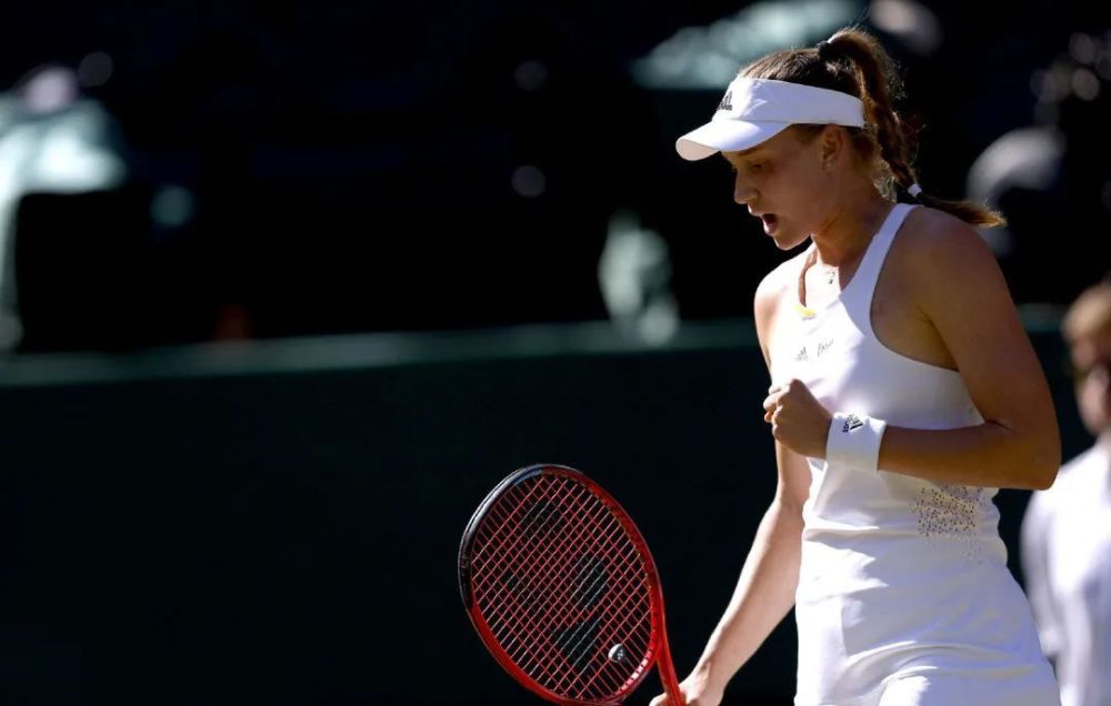  莱巴金娜温网夺冠书写新传奇