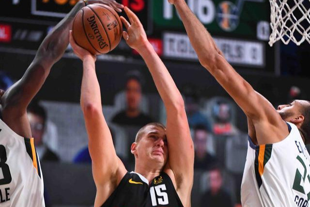  米切尔单节轰下20分，骑士主场力克公牛队