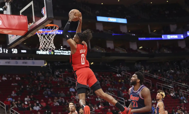  扣篮大赛激情上演，空中飞人争夺桂冠