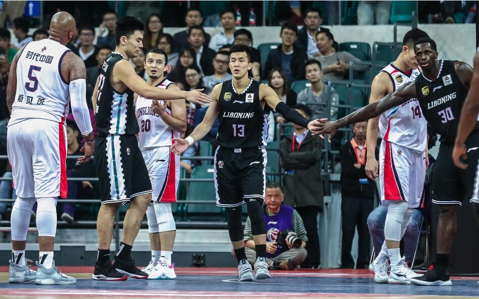  CBA焦点战上演精彩攻防对决